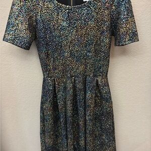 LULAROE AMELIA SIZE XS
6/8 ZIP BACK DRESS WITH POCKETS